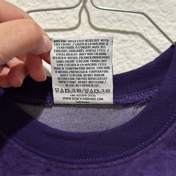 DISNEYLAND PARIS EXCLUSIVE FABULOUSLY VILLAINOUS SPIRIT JERSEY Purple Ve… - Picture 11 of 13
